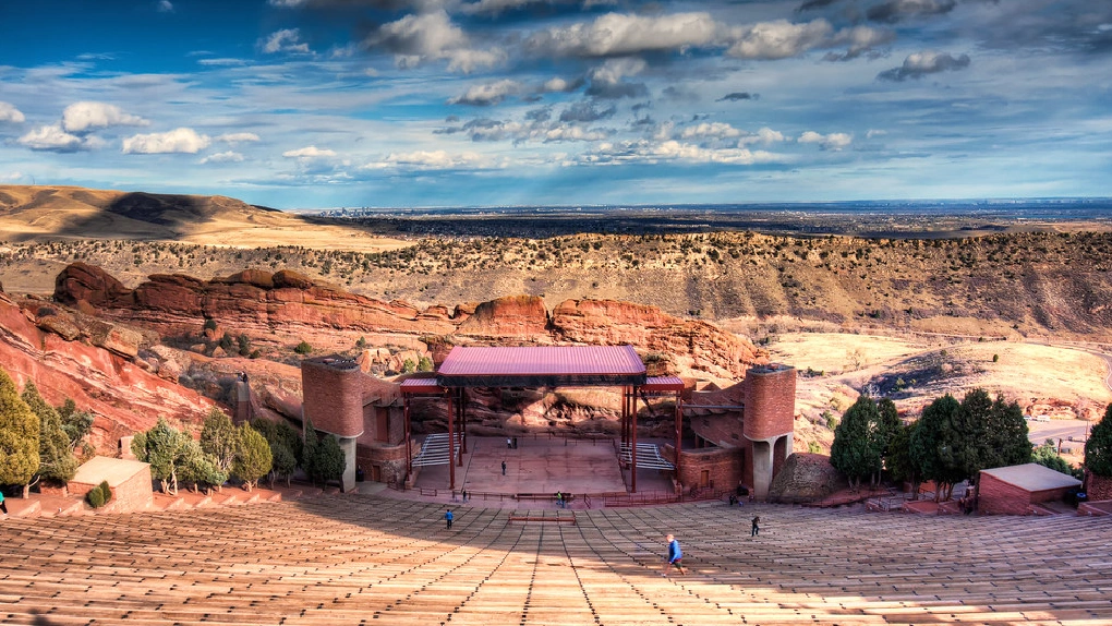 Luxury limo transportation from Denver to Red Rocks Amphitheatre